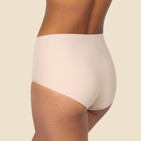 Madone panties are seamless and invisible under your clothes.