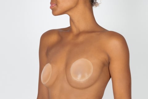 Lightness in harmony with discretion. Bercy silicone nipple covers, an imperceptible caress for your breast.