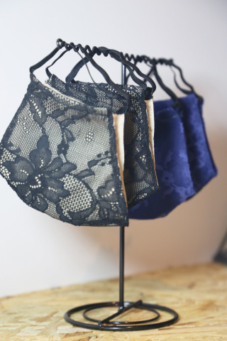 mask lace black and blue madeleine